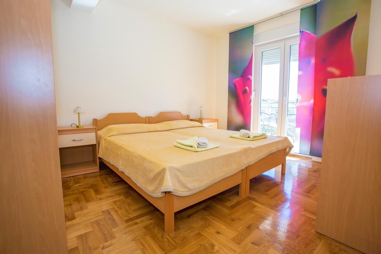 Luka Apartment *