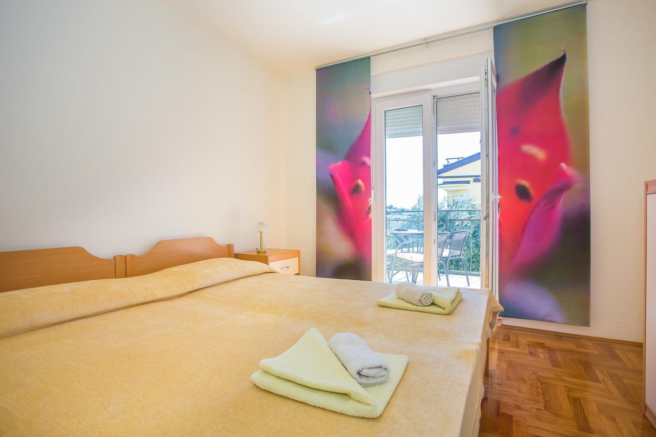 Luka Apartment *